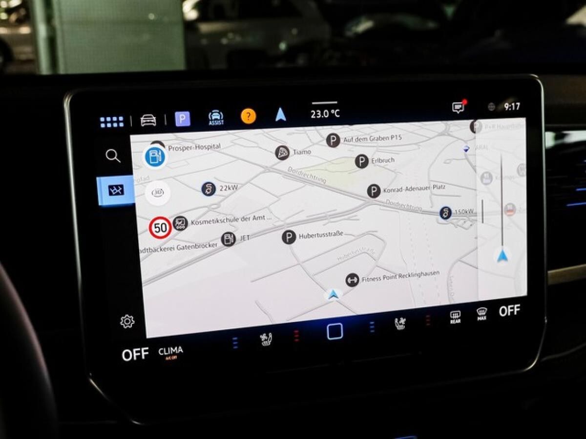 Volkswagen Passat Variant 2,0 TDI DSG Business ACC AHK Navi R-Kamera LED 17"