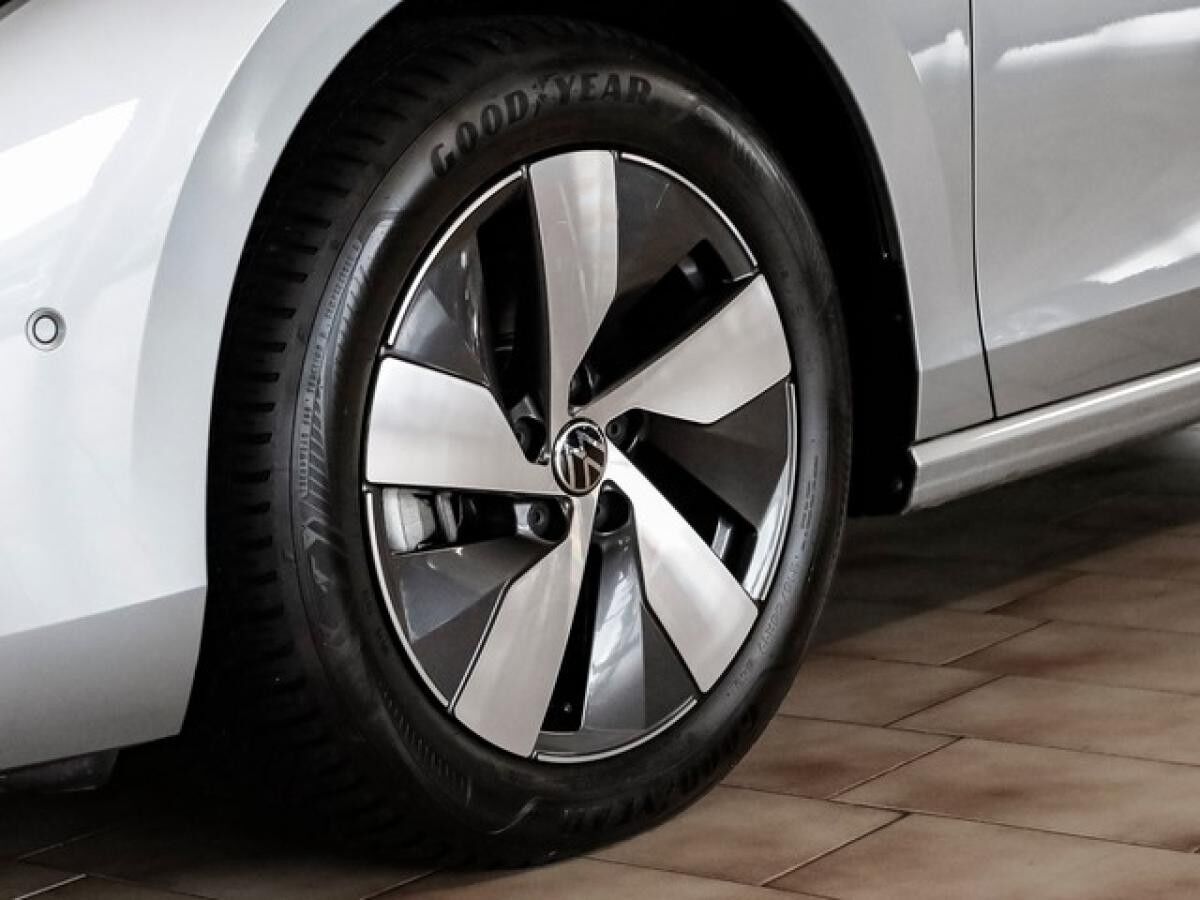 Volkswagen Passat Variant 2,0 TDI DSG Business ACC AHK Navi R-Kamera LED 17"