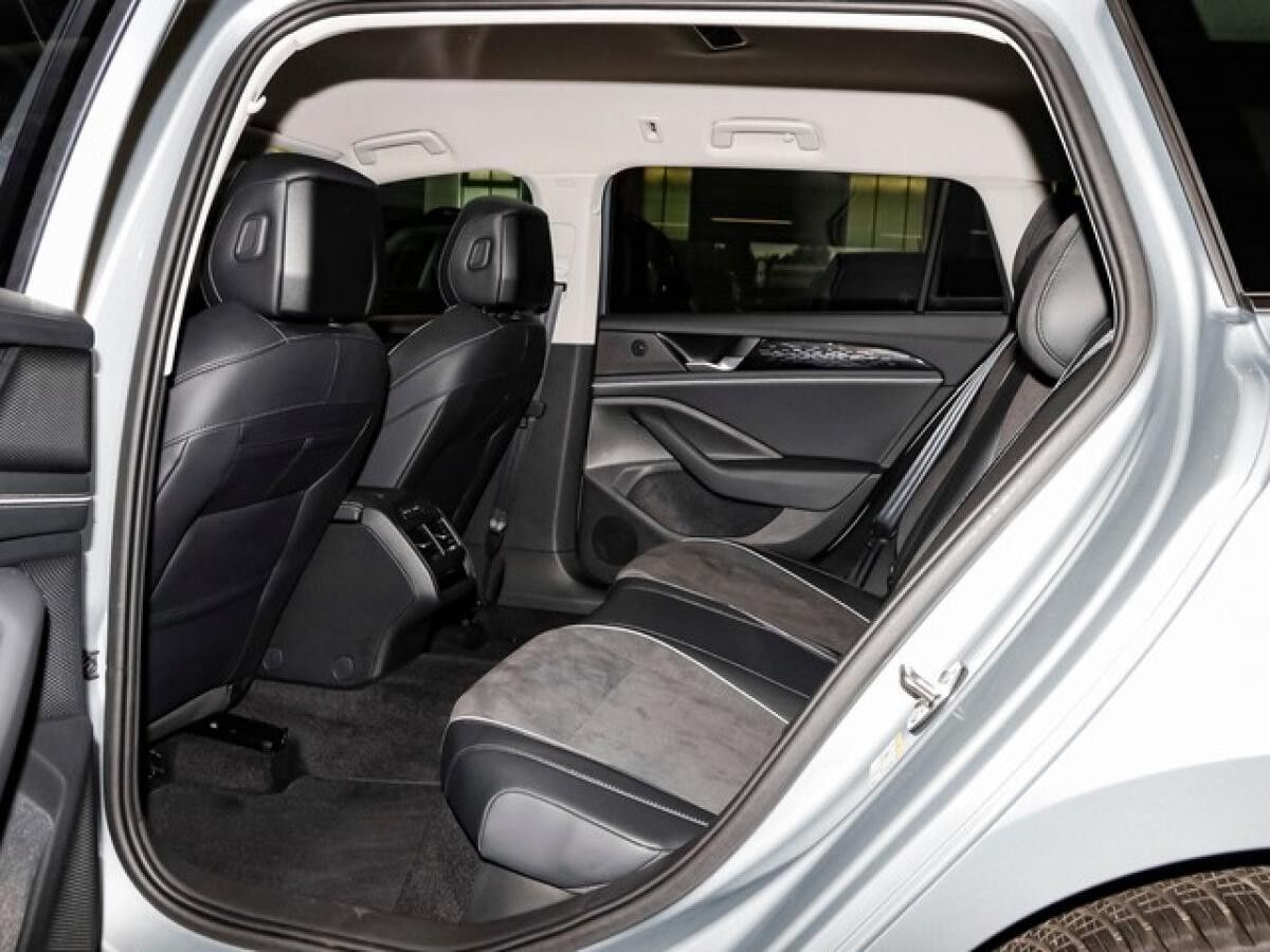 Volkswagen Passat Variant 2,0 TDI DSG Business ACC AHK Navi R-Kamera LED 17"