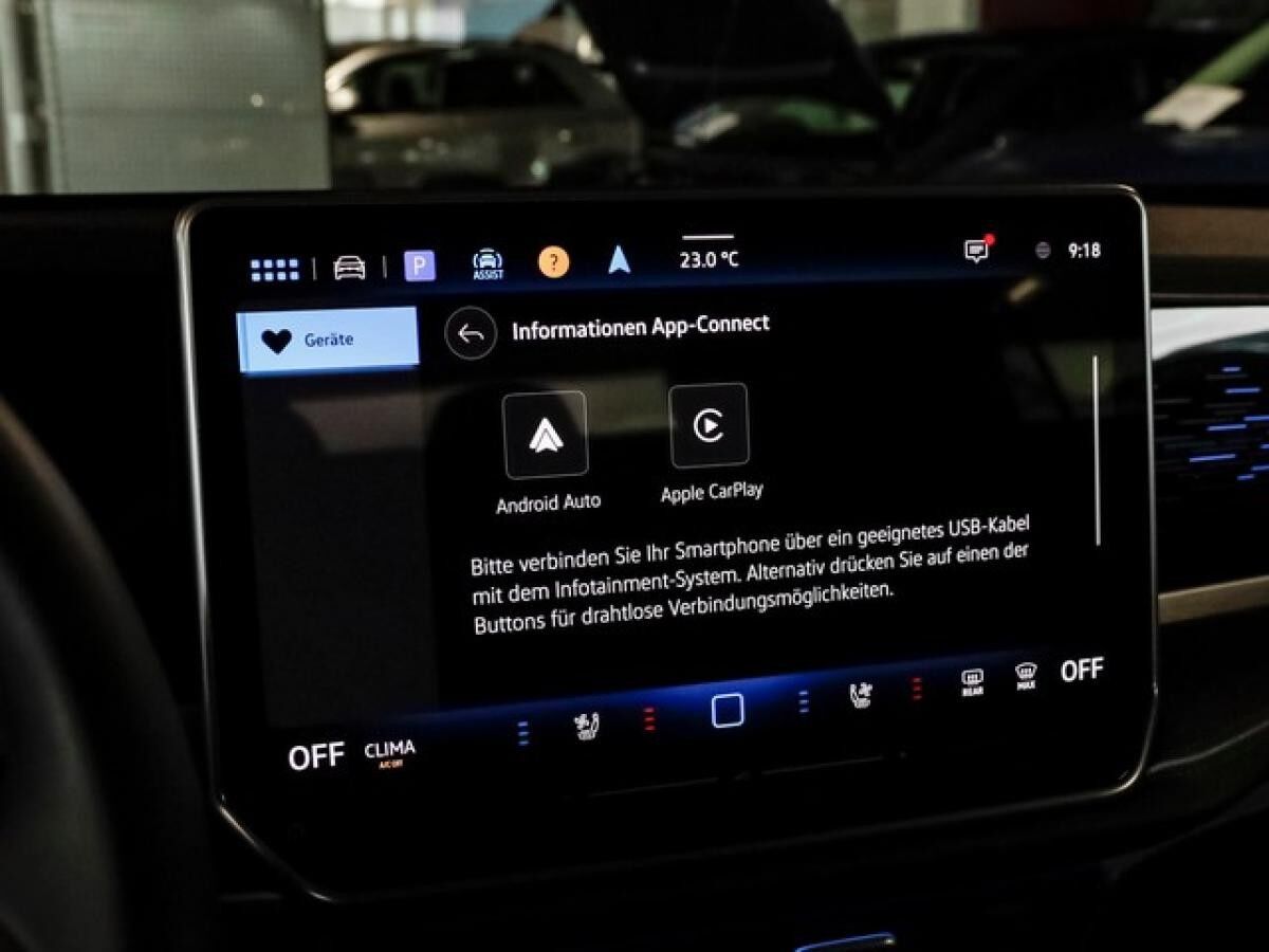 Volkswagen Passat Variant 2,0 TDI DSG Business ACC AHK Navi R-Kamera LED 17"