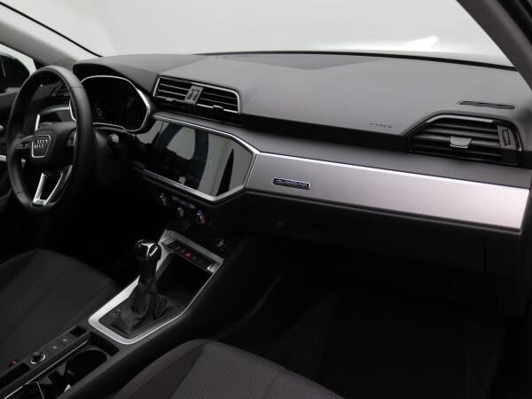 Audi Q3 40 TFSI quattro S-tronic / MMI-Navi plus, RFK