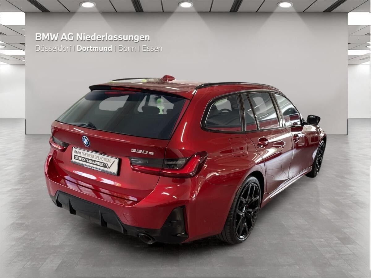 BMW 330 e xDrive Touring M Sport AHK Harman/K Kamera **inkl. Winterräder**