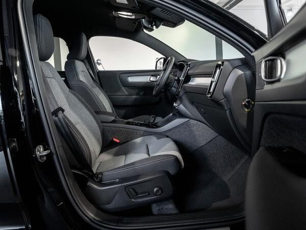 Volvo XC40 Plus Black Edition *sofort verfügbar*