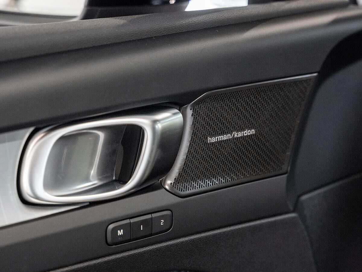 Volvo XC40 Plus Black Edition *sofort verfügbar*