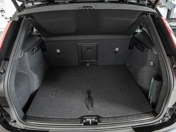 Volvo XC40 Plus Black Edition *sofort verfügbar*