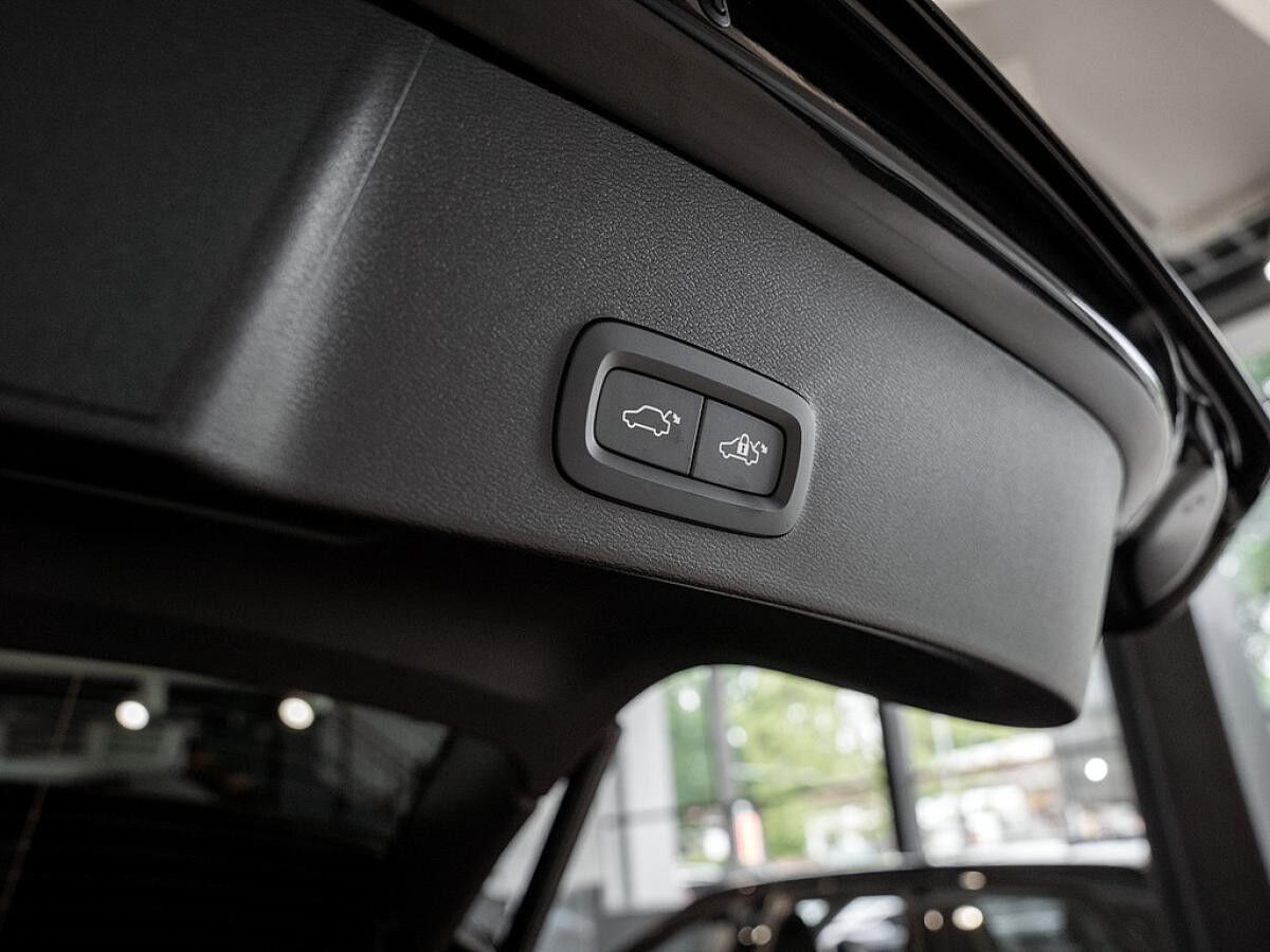 Volvo XC40 Plus Black Edition *sofort verfügbar*