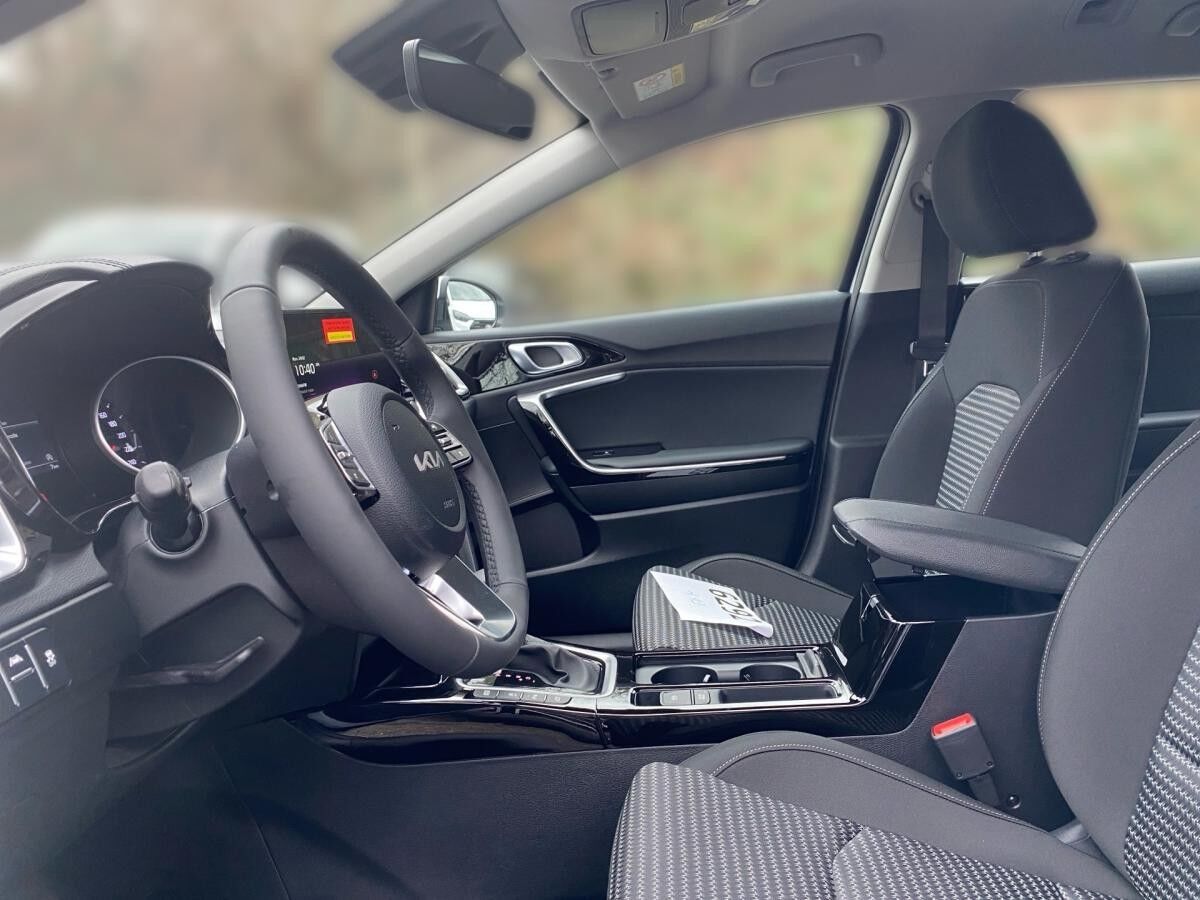 Kia Ceed SW Ultimate 140PS AUTOMATIK *WINTERRÄDER*