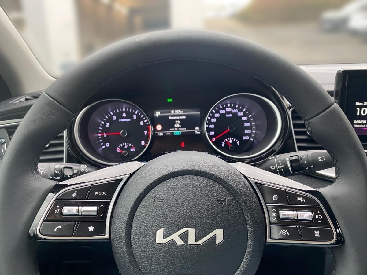 Kia Ceed SW Ultimate 140PS AUTOMATIK *WINTERRÄDER*