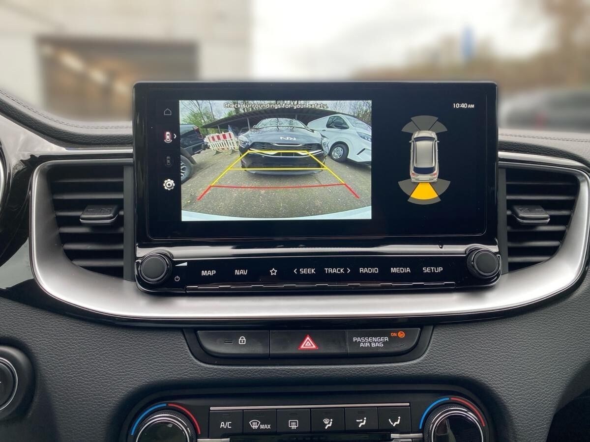 Kia Ceed SW Ultimate 140PS AUTOMATIK *WINTERRÄDER*