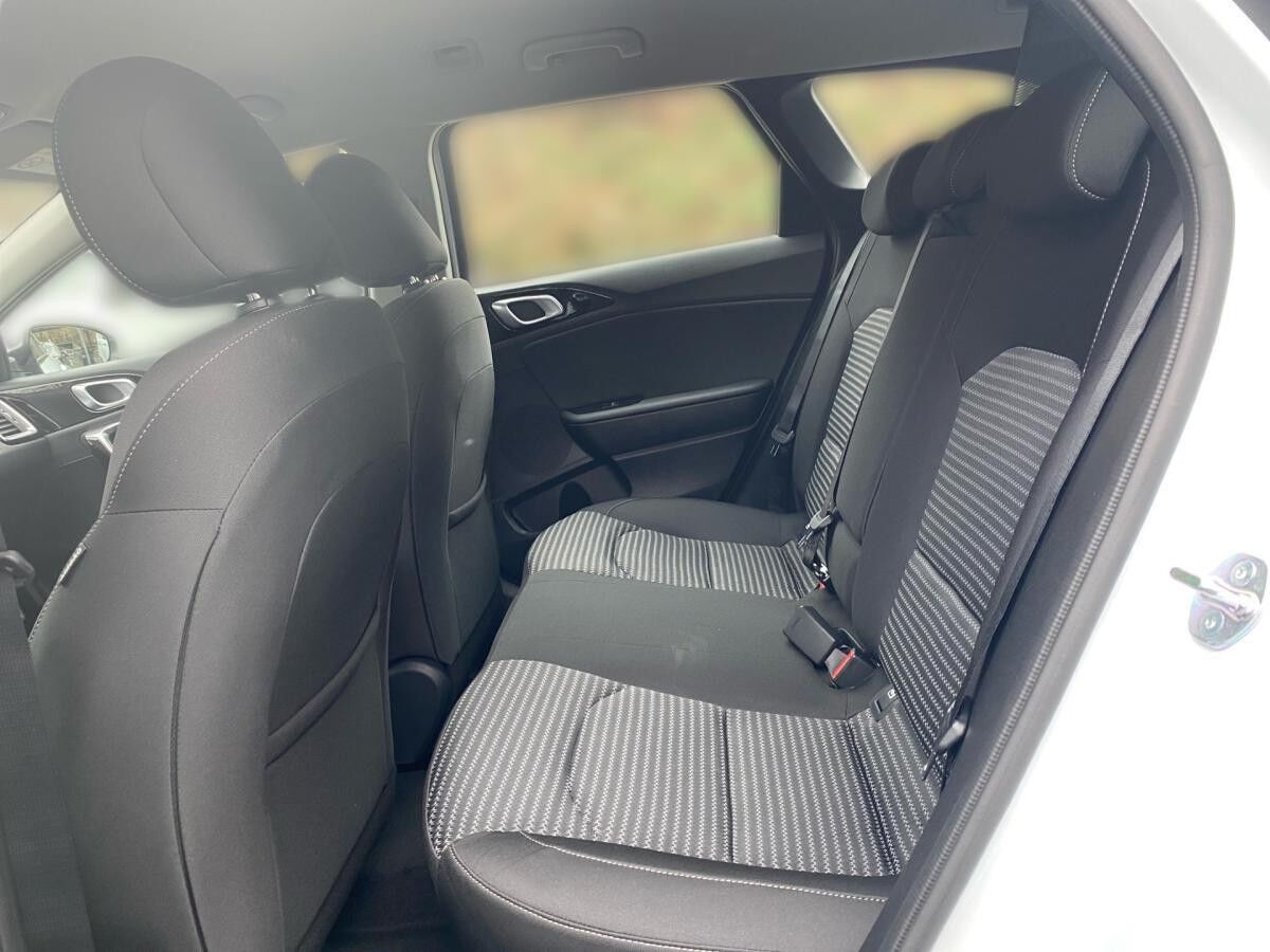 Kia Ceed SW Ultimate 140PS AUTOMATIK *WINTERRÄDER*