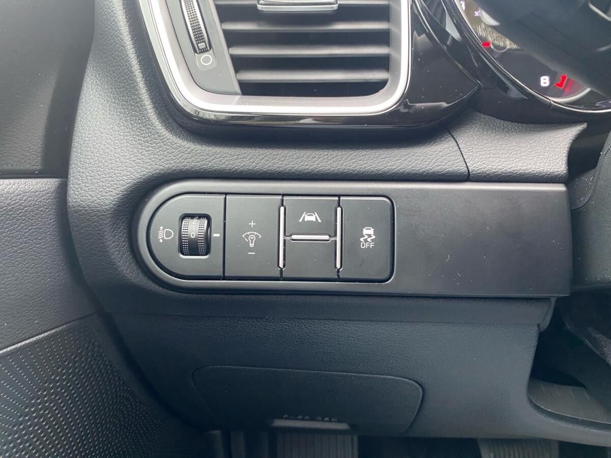 Kia Ceed SW Ultimate 140PS AUTOMATIK *WINTERRÄDER*