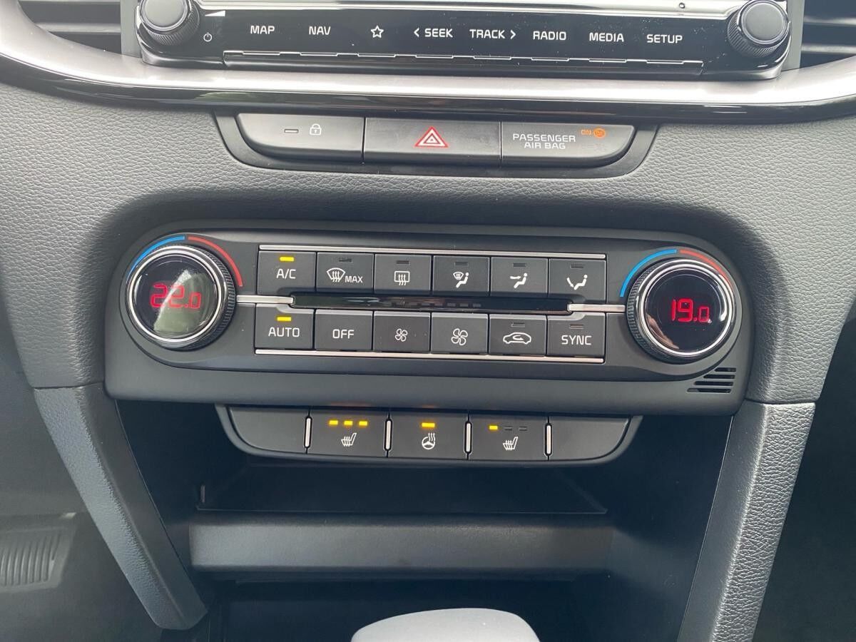 Kia Ceed SW Ultimate 140PS AUTOMATIK *WINTERRÄDER*