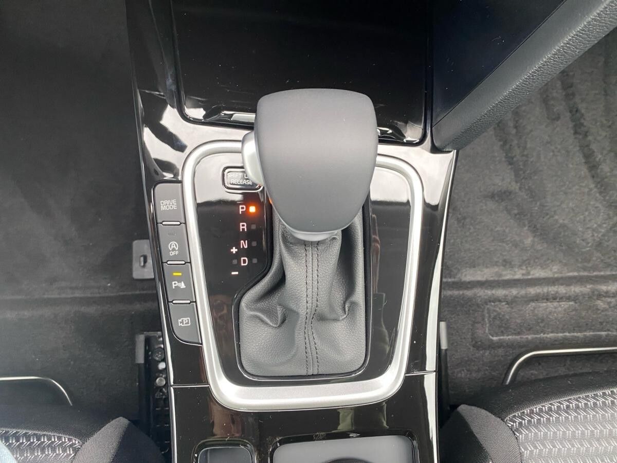 Kia Ceed SW Ultimate 140PS AUTOMATIK *WINTERRÄDER*