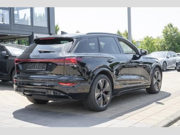 Audi SQ6 e-tron All Black/HuD/Pano/AHK/360°/B+O/21Zoll