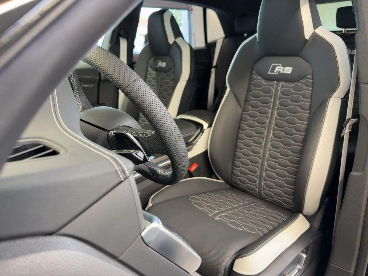 Audi RS Q8 performance Head-Up Standh. Pano Laser B&O AHK Audi RS Q8 performance Head-Up Standh. Pano Laser B&O AHK