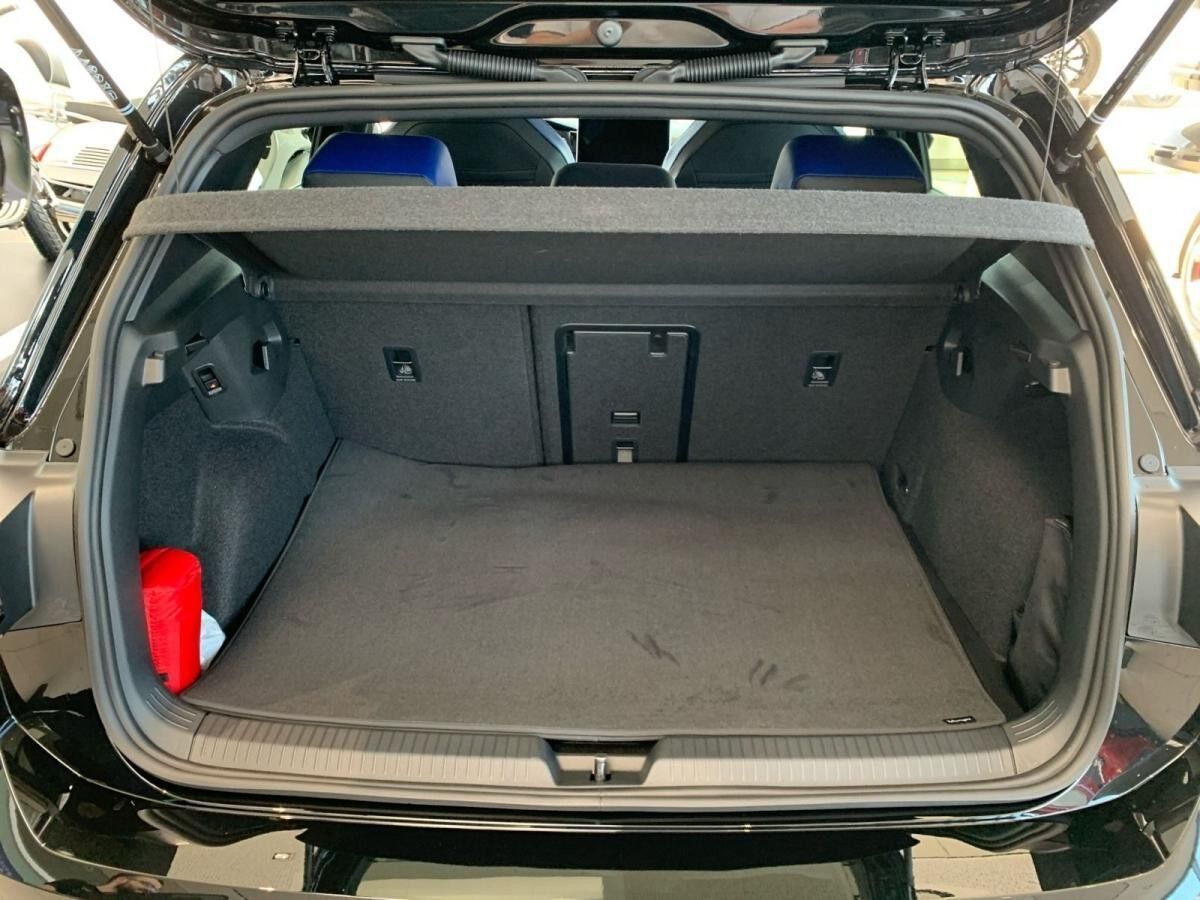 Volkswagen Golf R BLACK EDITION*AKRAPOVIC*R-PERFORMANCE*LEDER