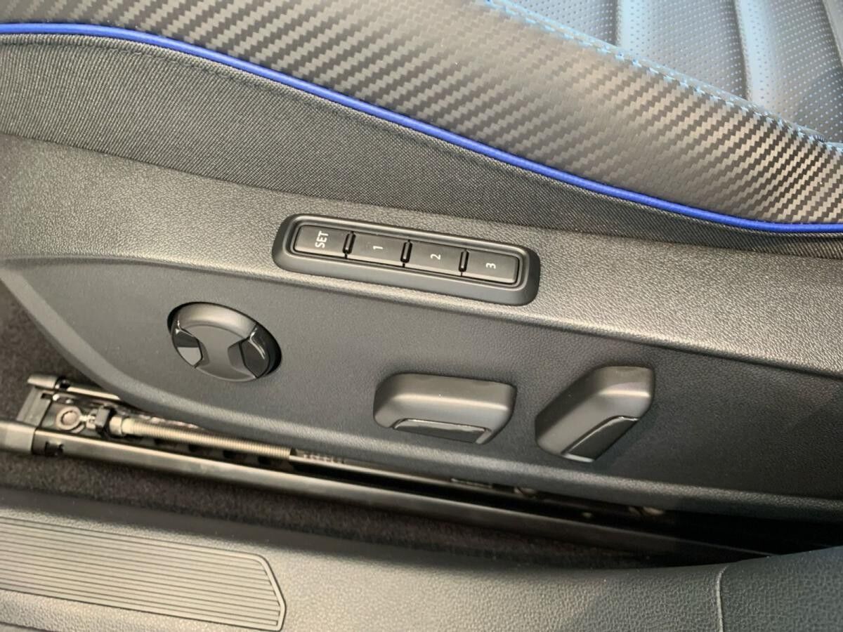 Volkswagen Golf R BLACK EDITION*AKRAPOVIC*R-PERFORMANCE*LEDER