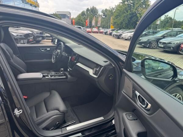 Volvo V60 T6 Plug-in Hybrid AWD Plus Dark+LagomPak+