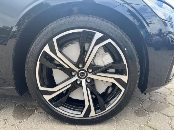 Volvo V60 T6 Plug-in Hybrid AWD Plus Dark+LagomPak+