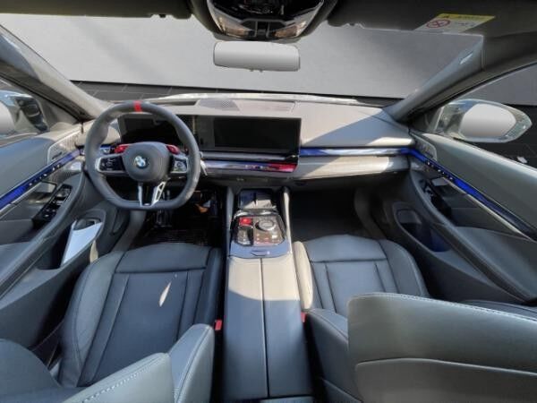 BMW M5 Tour.Comfort Pkt.,Panorama,AHK,Sitzbelüft.,M Comp.-Bremse,uvm.