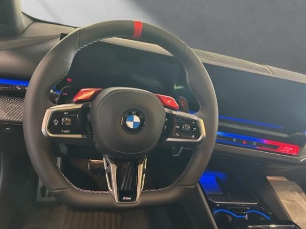 BMW M5 Tour.Comfort Pkt.,Panorama,AHK,Sitzbelüft.,M Comp.-Bremse,uvm.