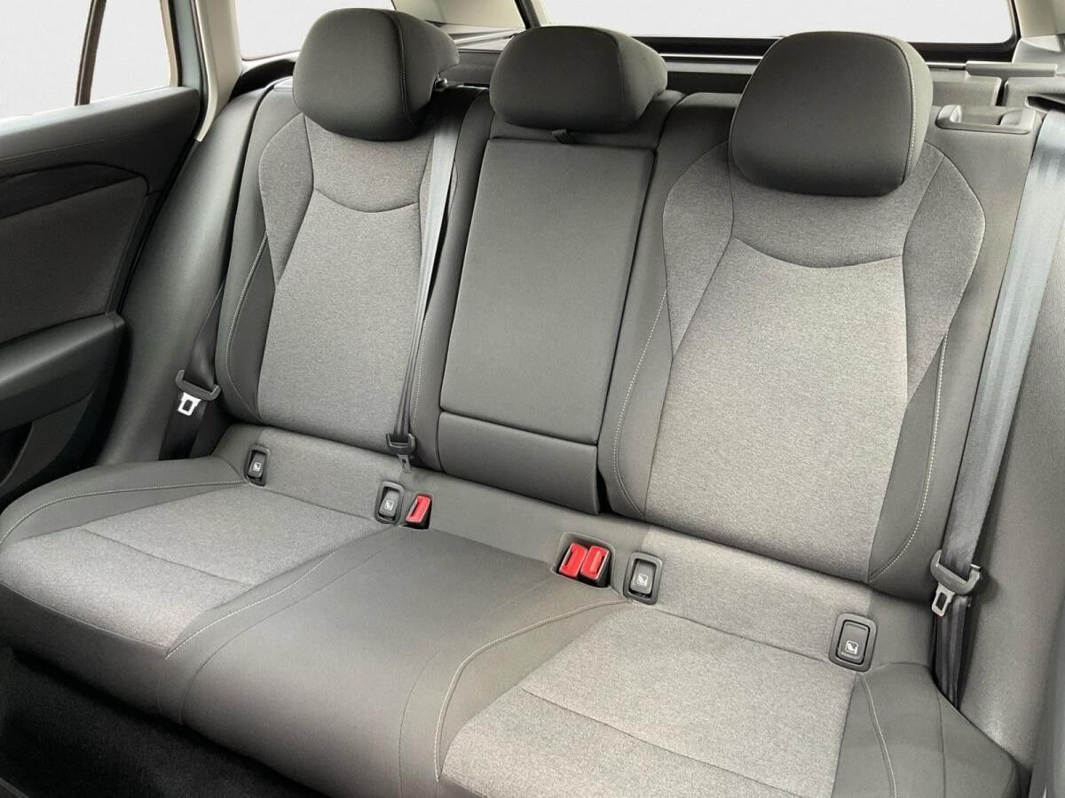 Volkswagen Passat Variant 1.5 eTSI DSG Navi Kamera ACC