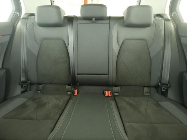 Volkswagen Golf VIII 1.4 TSIe Style *HYBRID*LED*PDC*Navi*