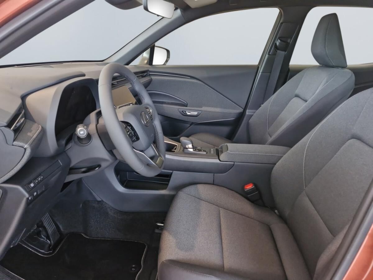 Lexus LBX inkl. Komfort Paket & Sonderlackierung | sofort verfügbar in Leipzig Lexus LBX inkl. Komfort Paket & Sonderlackierung | sofort verfügbar in Leipzig