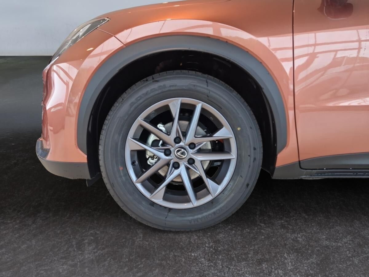 Lexus LBX inkl. Komfort Paket & Sonderlackierung | sofort verfügbar in Leipzig Lexus LBX inkl. Komfort Paket & Sonderlackierung | sofort verfügbar in Leipzig