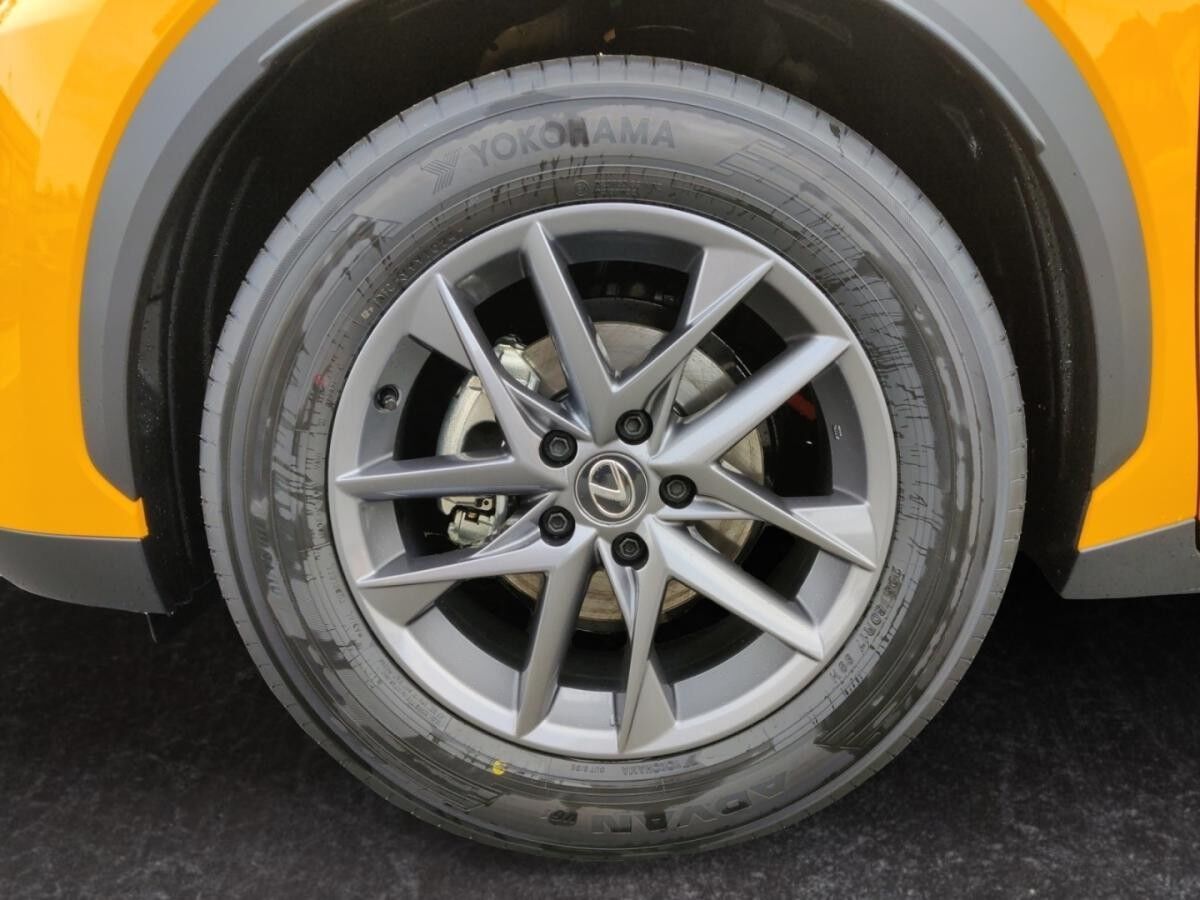 Lexus LBX inkl. Komfort Paket | sofort verfügbar in Leipzig Lexus LBX inkl. Komfort Paket | sofort verfügbar in Leipzig