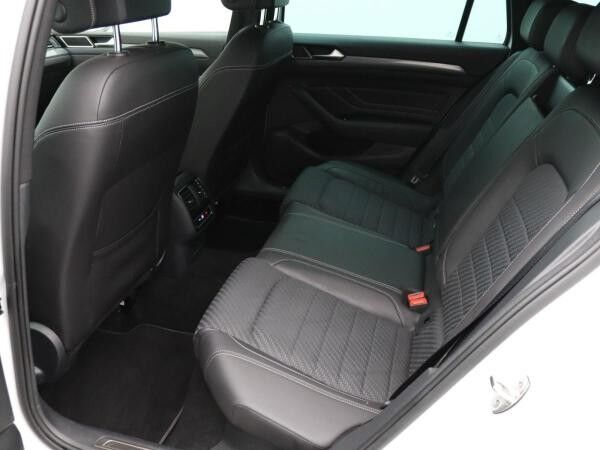 Volkswagen Passat Variant R-Line 2.0TDI 4M DSG/ Matrix, AHK