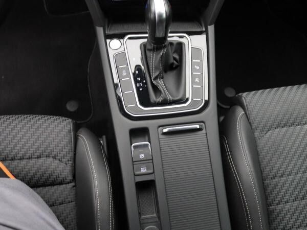 Volkswagen Passat Variant R-Line 2.0TDI 4M DSG/ Matrix, AHK