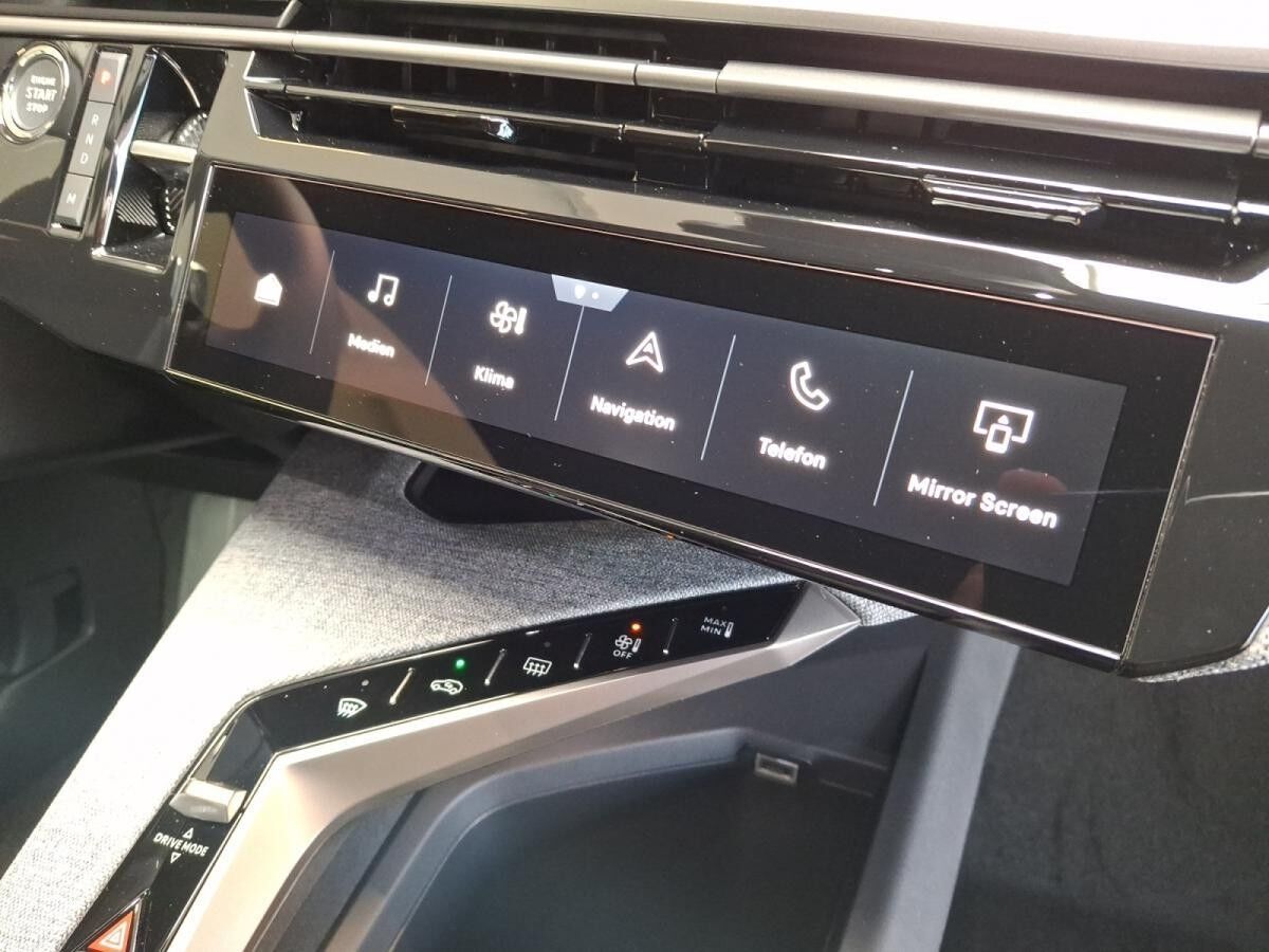 Peugeot 3008 Allure Hybrid 145 +Kamera+Pano-Nav+LED+SHZ