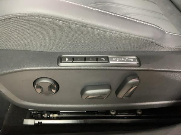 Volkswagen Golf VIII (Kamera.Einparkhilfe.Light Assist.Navi.LED) 1.5 TSI