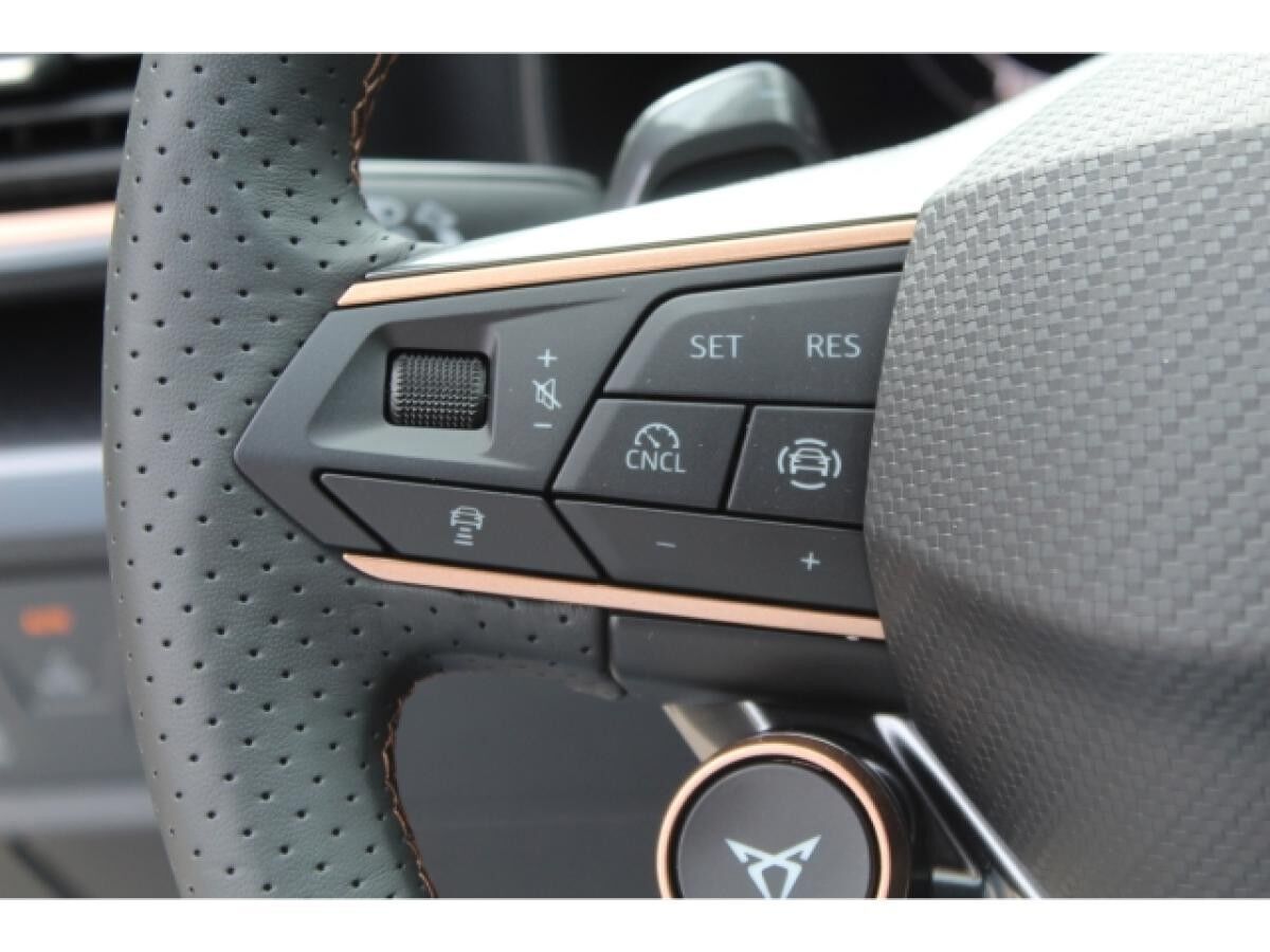 Cupra Leon 1.5 TSI DSG e-Hybrid LED KAMERA ACC SHZ GRA CONNECT 18