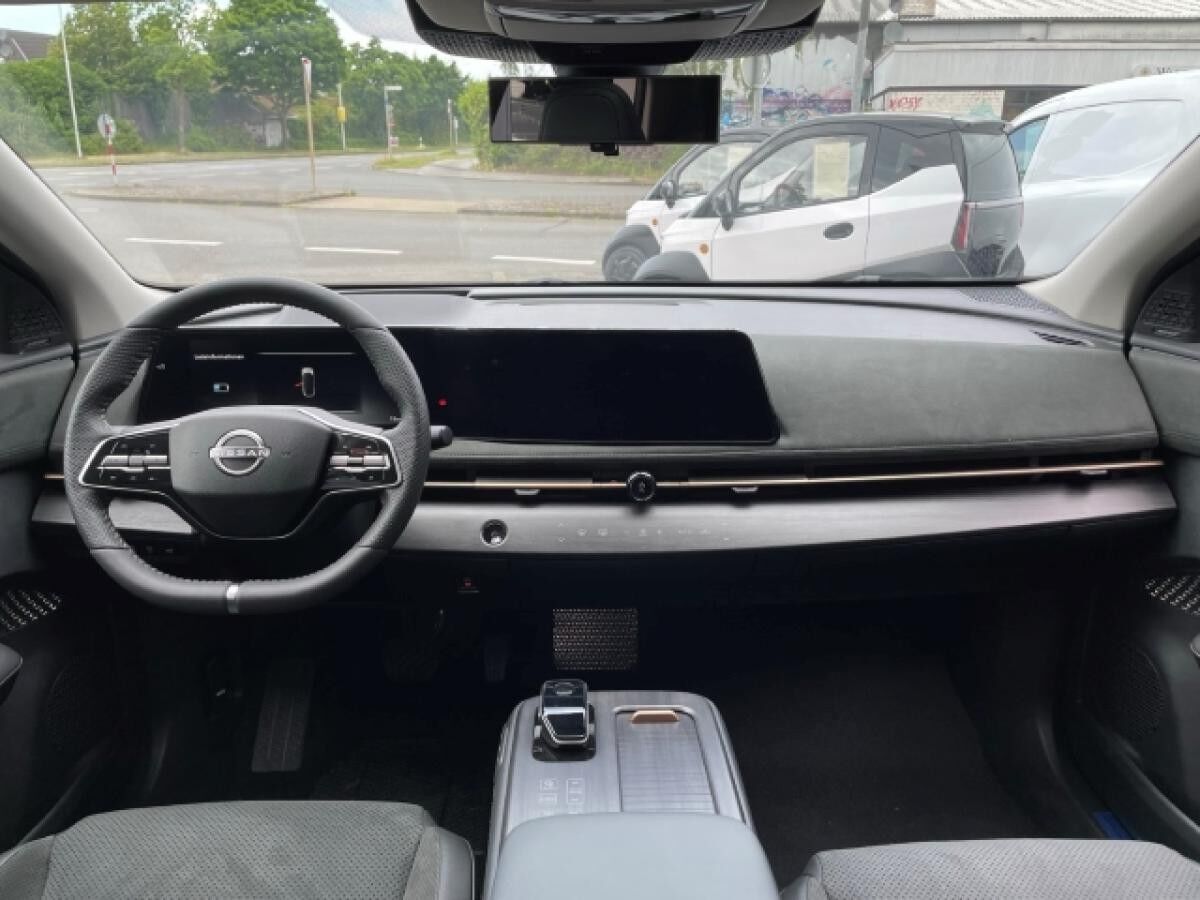 Nissan Ariya EVOLVE e-4ORCE 87kWh 306PS HUD El. Panodach Navi Leder Digitales Cockpit