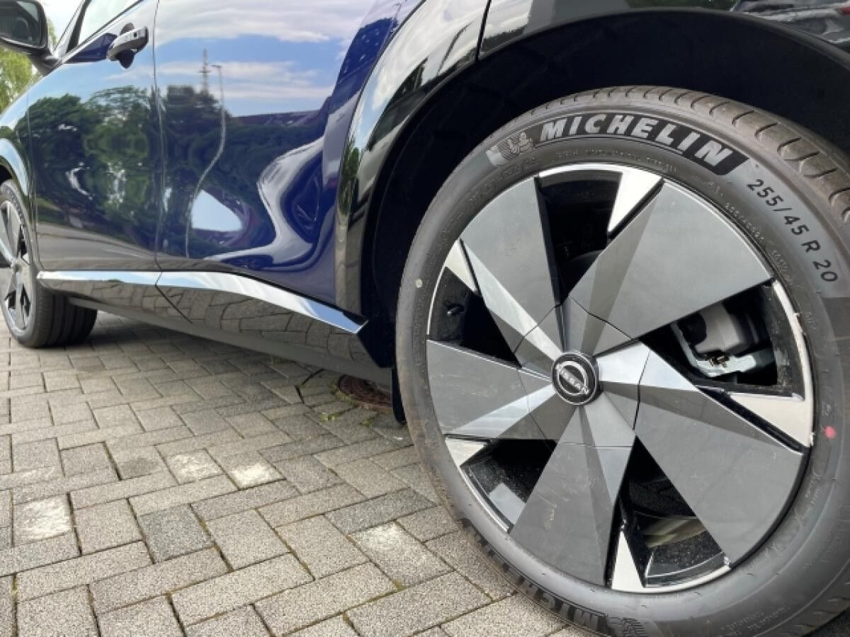 Nissan Ariya EVOLVE e-4ORCE 87kWh 306PS HUD El. Panodach Navi Leder Digitales Cockpit