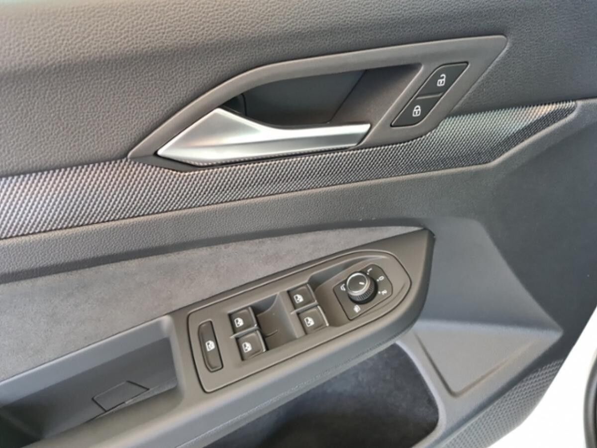 Volkswagen Golf 1.5 eTSI DSG R-Line+BLACKSTYLE+IQLIGHT+NAVI