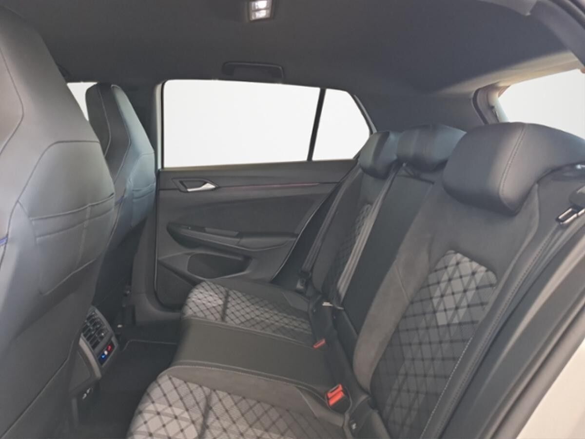 Volkswagen Golf 1.5 eTSI DSG R-Line+BLACKSTYLE+IQLIGHT+NAVI