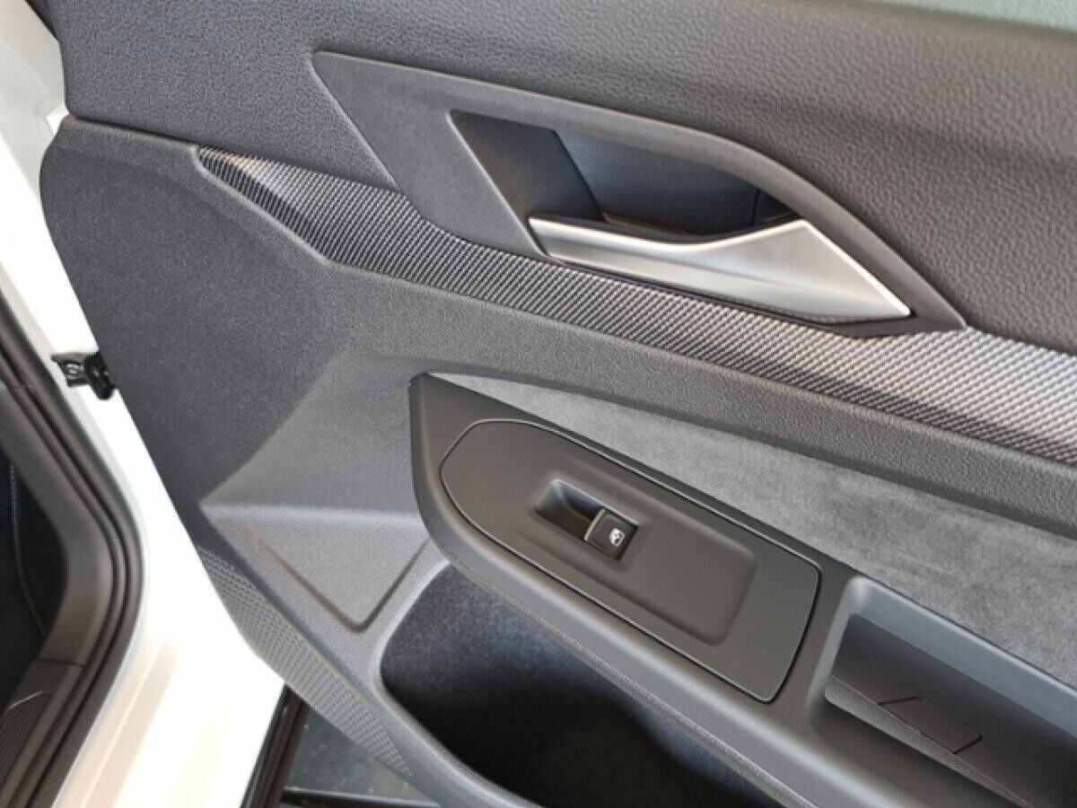 Volkswagen Golf 1.5 eTSI DSG R-Line+BLACKSTYLE+IQLIGHT+NAVI