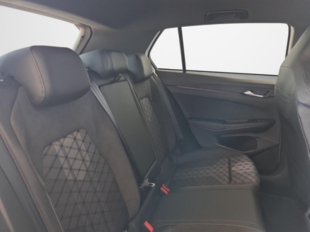 Volkswagen Golf 1.5 eTSI DSG R-Line+BLACKSTYLE+IQLIGHT+NAVI