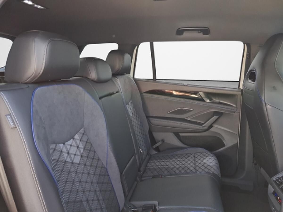 Volkswagen Tayron 2.0 TDI 4Mo DSG R-LINE+AHK+BLACKSTYLE+MAT