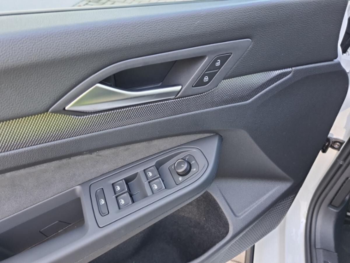 Volkswagen Golf 1.5 eTSI DSG R-Line+WR+BLACKSTYLE+NAVI+HARM