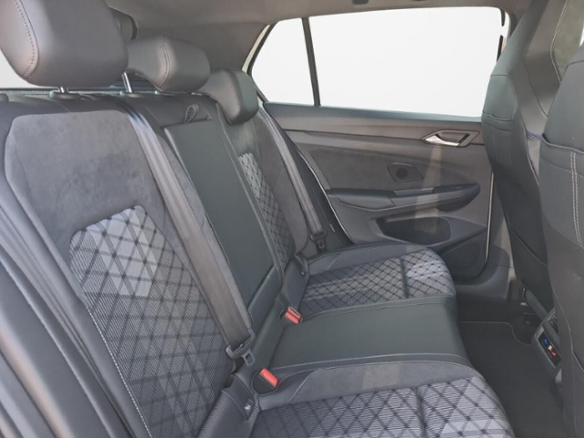 Volkswagen Golf 1.5 eTSI DSG R-Line+WR+BLACKSTYLE+NAVI+HARM