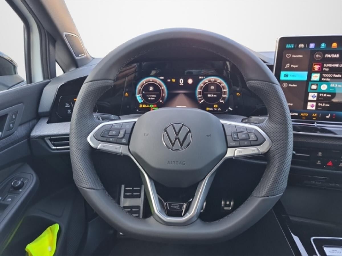 Volkswagen Golf 1.5 eTSI DSG R-Line+WR+BLACKSTYLE+NAVI+HARM