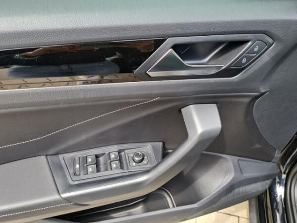 Volkswagen T-Roc 2.0 TDI DSG Style+WR+AHK+PANOD+NAVI+LED+KA