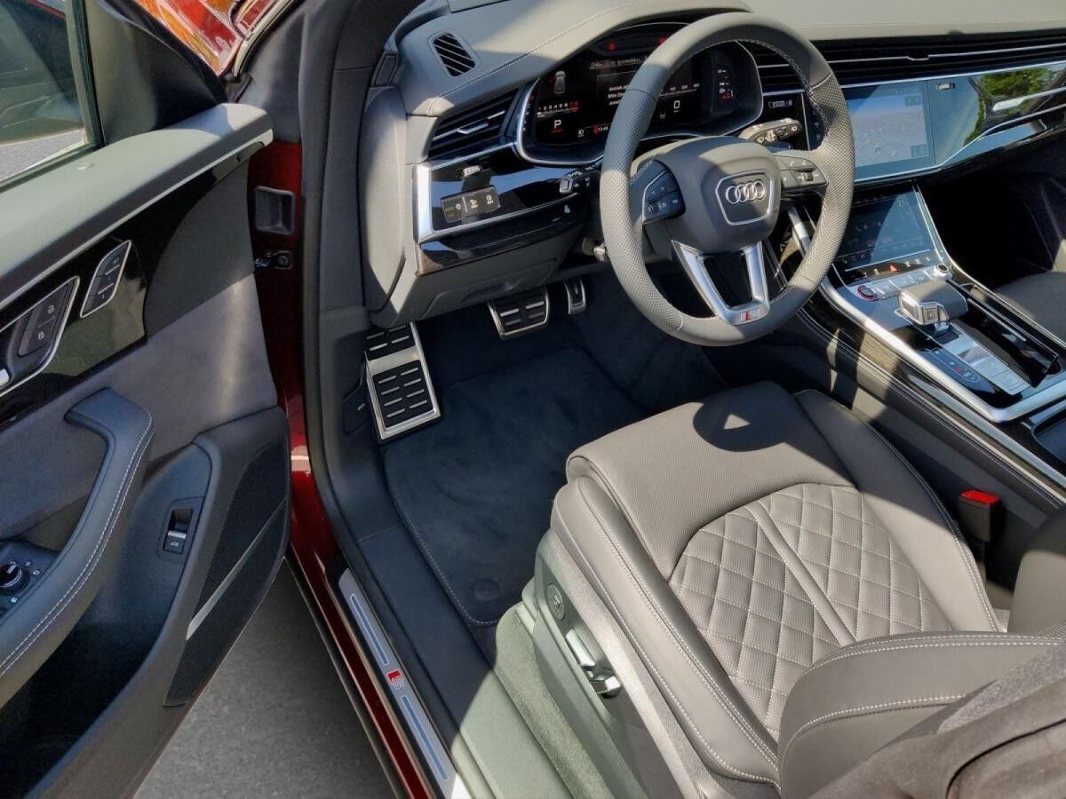 Audi SQ8 SUV TFSI INDIVIDUAL*AHK*Fahrwerk Adv.*Assi+