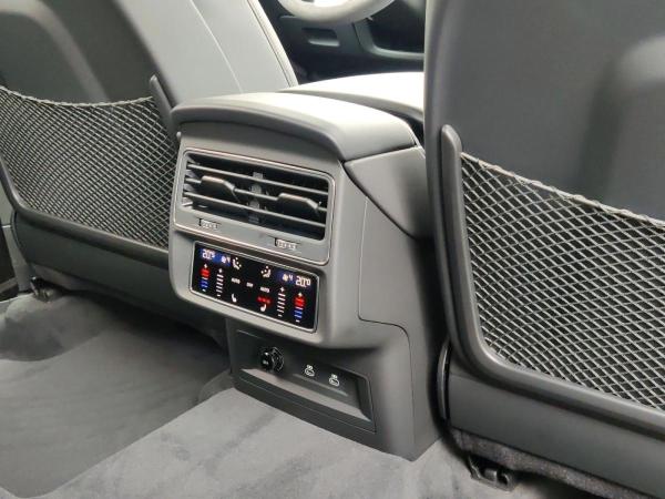 Audi RS Q8 SUV performance Massage*305kmh*FahrwerkAdv