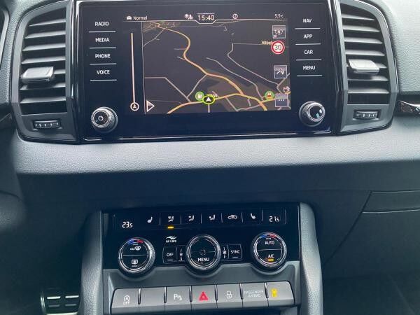 Skoda Karoq 1.5 TSI DSG Sportline ACC MATRIX AHK APP
