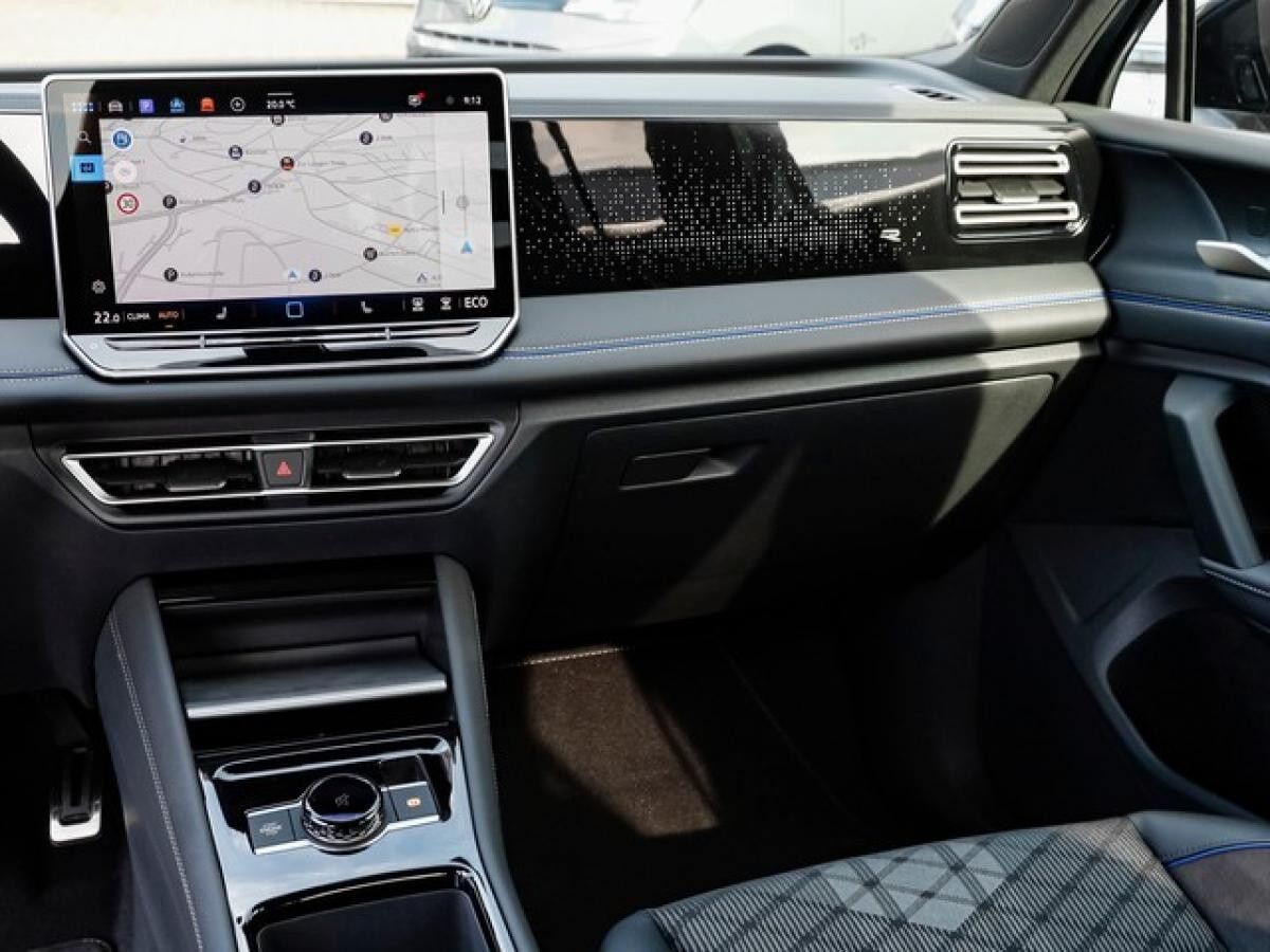 Volkswagen Tiguan "R-LINE" 1,5 l eHybrid 6-Gang DSG AHK-WKR-IQ-DRIVE-LM20-MATRIX-BLACK-STYLE